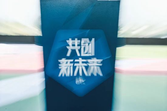 萧初然坚强的说：萧氏集团我根本就不稀罕。